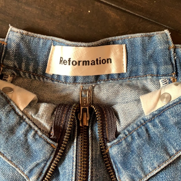 Reformation Fanny shorts 24 - Picture 3 of 4